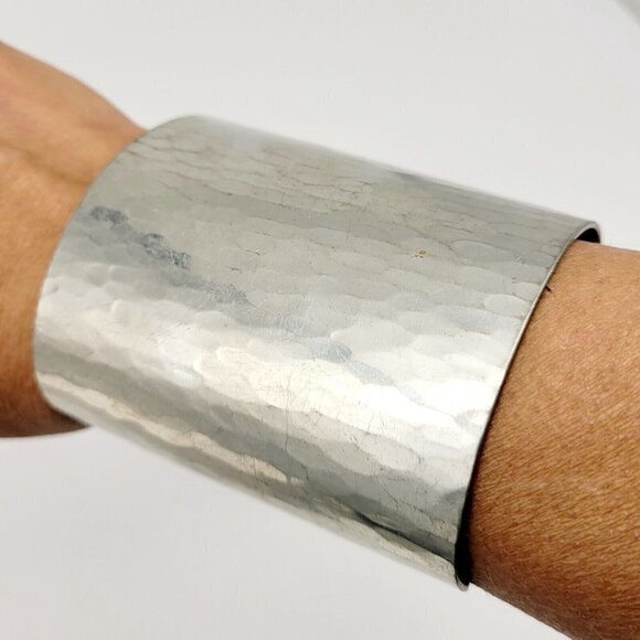 Vintage International Pewter Co 3  Extra Wide Cuff Bracelet Hammered Statement - Picture 2 of 9